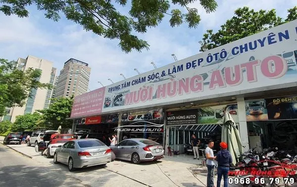Không gian lắp đặt rộng rãi tại Mười Hùng Auto