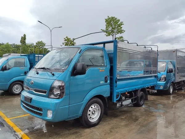 Kia K200 thùng kín Inox 430 phù hợp vận chuyển hàng điện tử