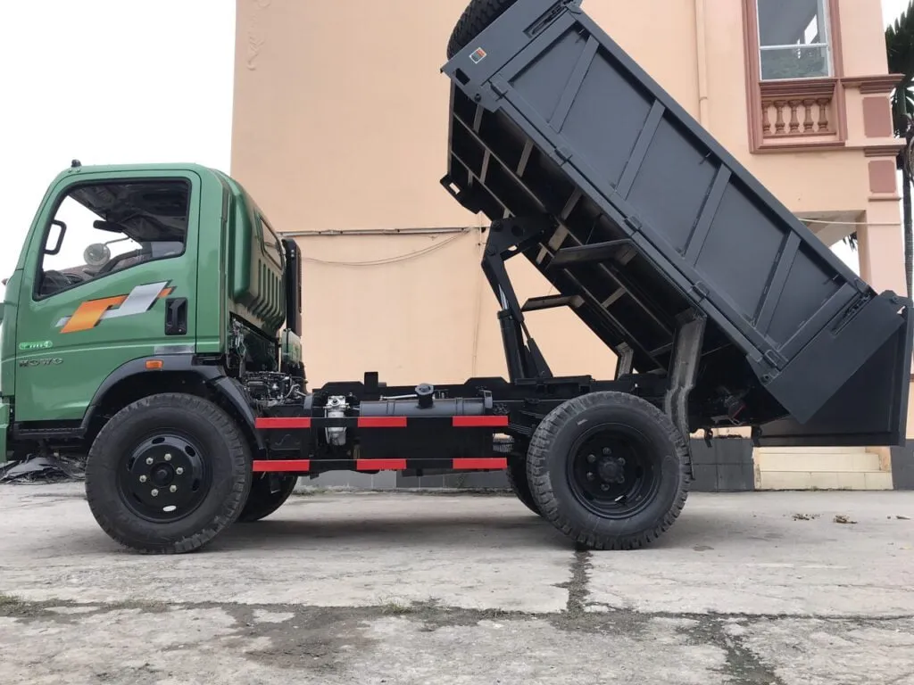 Thùng ben rộng rãi, chắc chắn với kích thước tối ưu (3.500 x 2.045 x 720 mm), phục vụ hiệu quả cho vận tải vật liệu