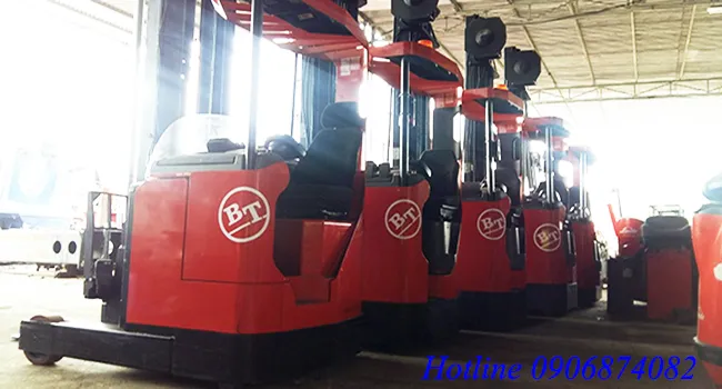 Xe nâng sẵn sàng xuất kho