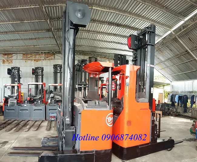 Bàn giao xe nâng cho đối tác