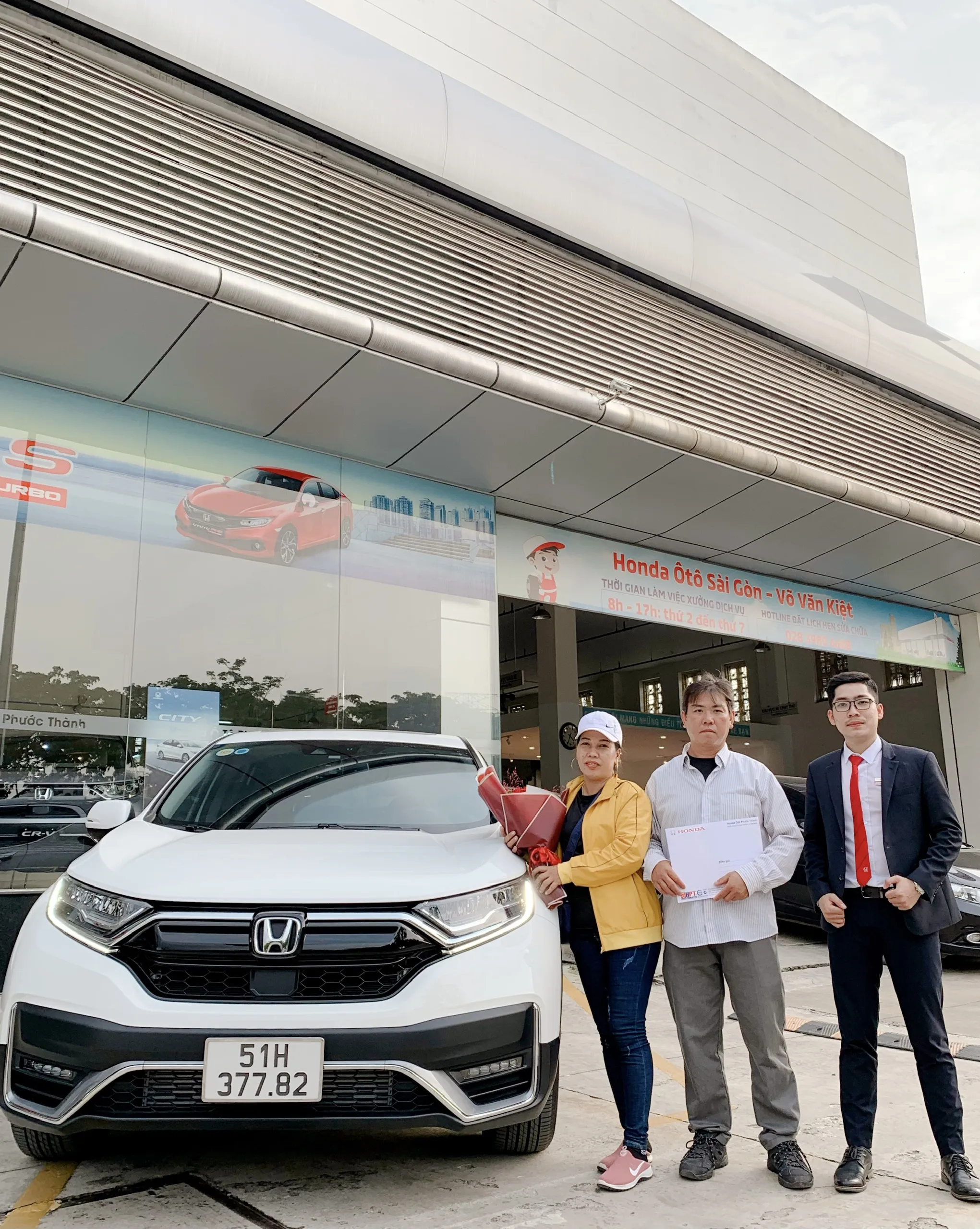 Lễ bàn giao xe Honda CR-V cho khách hàng – Một cột mốc tài chính quan trọng của gia đình