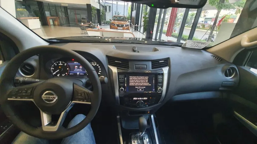 Khoang nội thất rộng rãi với màn hình giải trí 8 inch