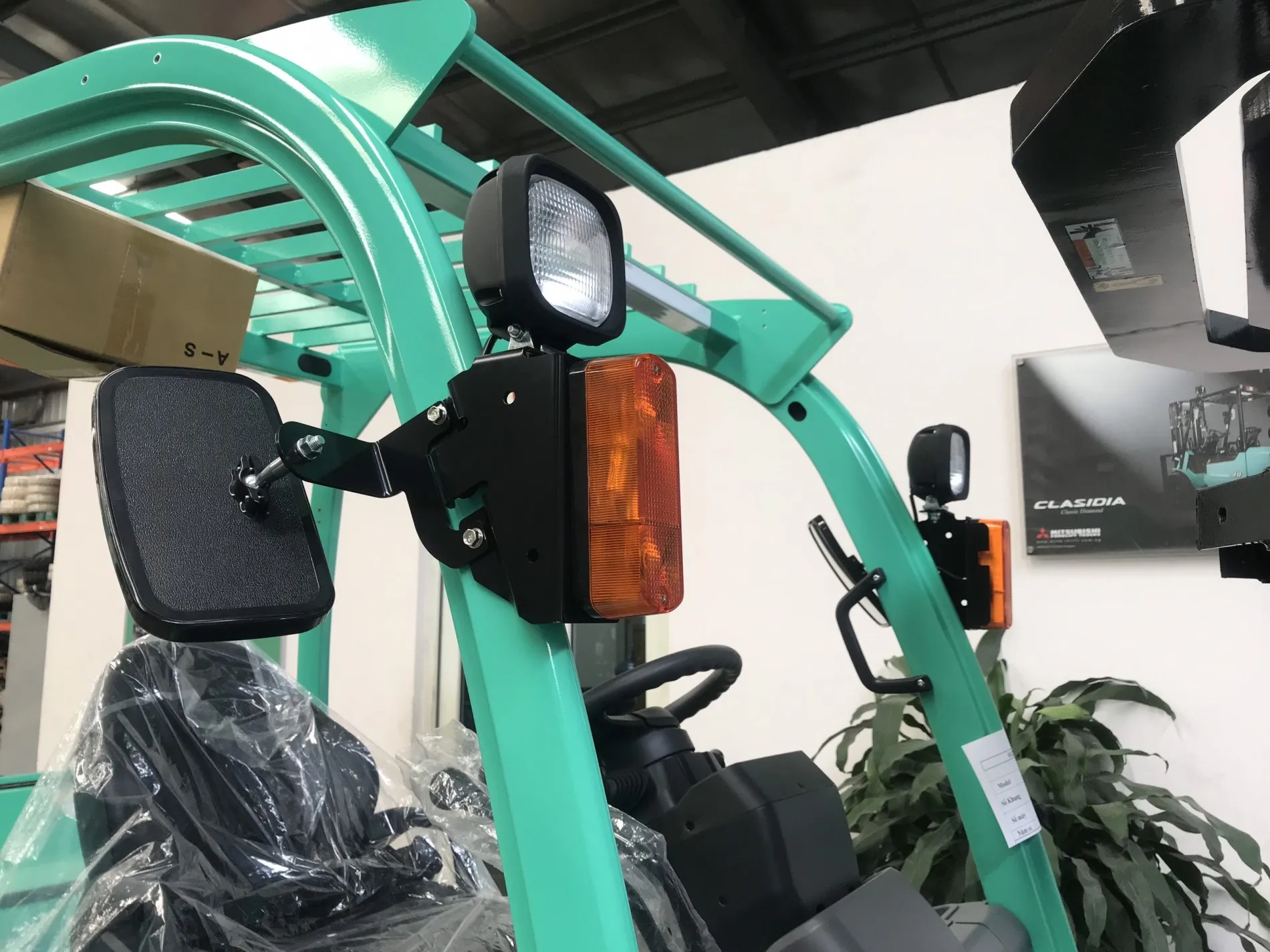 Hệ thống đèn trước được trang bị trên xe