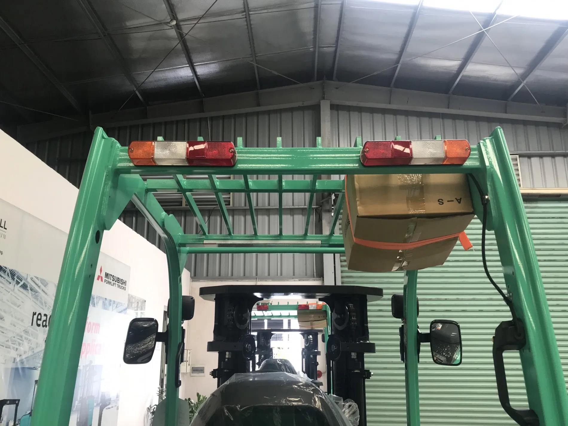 Hệ thống đèn báo hiệu phía sau xe