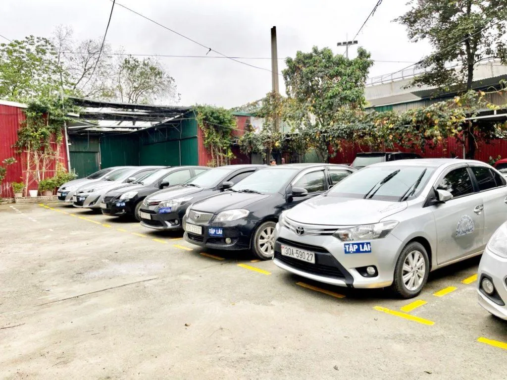 Hình ảnh sách bộ đề 600 câu hỏi lý thuyết lái xe ô tô B2