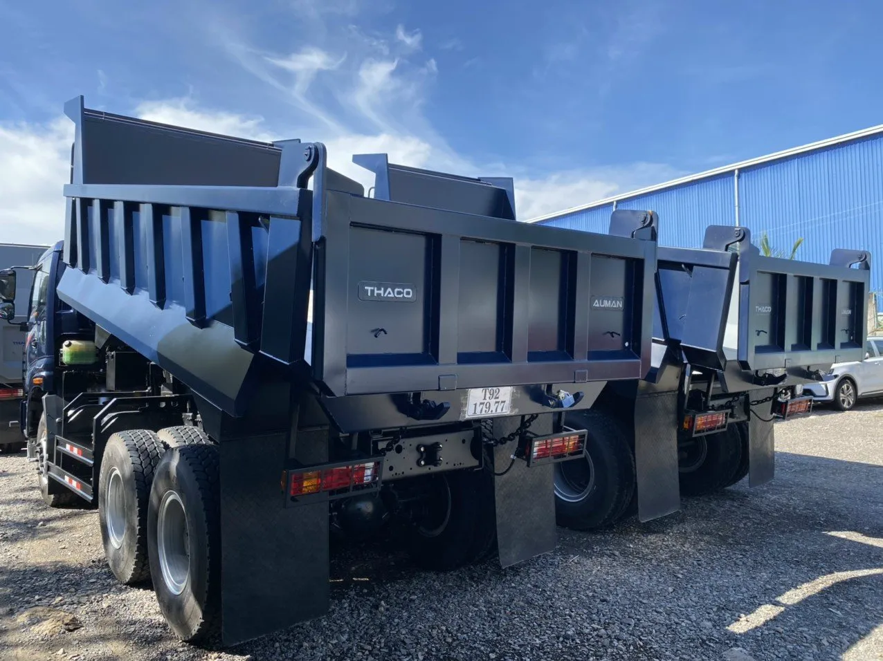 Ty ben Auman D240 rất to và khỏe