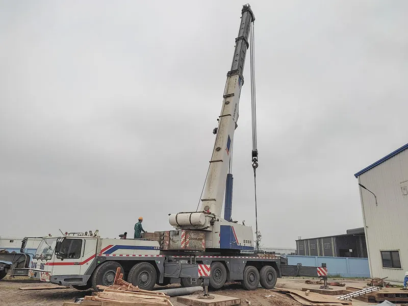 Kiểm tra thông số kỹ thuật xe cẩu trước khi bàn giao cho khách hàng thuê