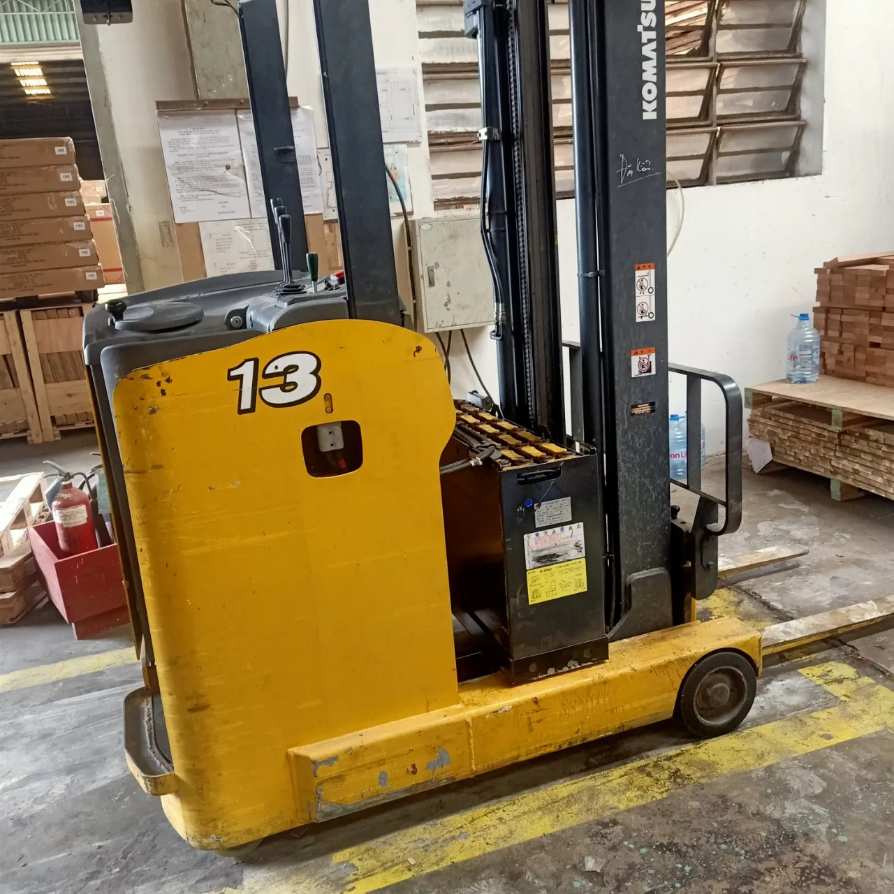 Kiểm tra bảo dưỡng xe nâng điện đứng lái