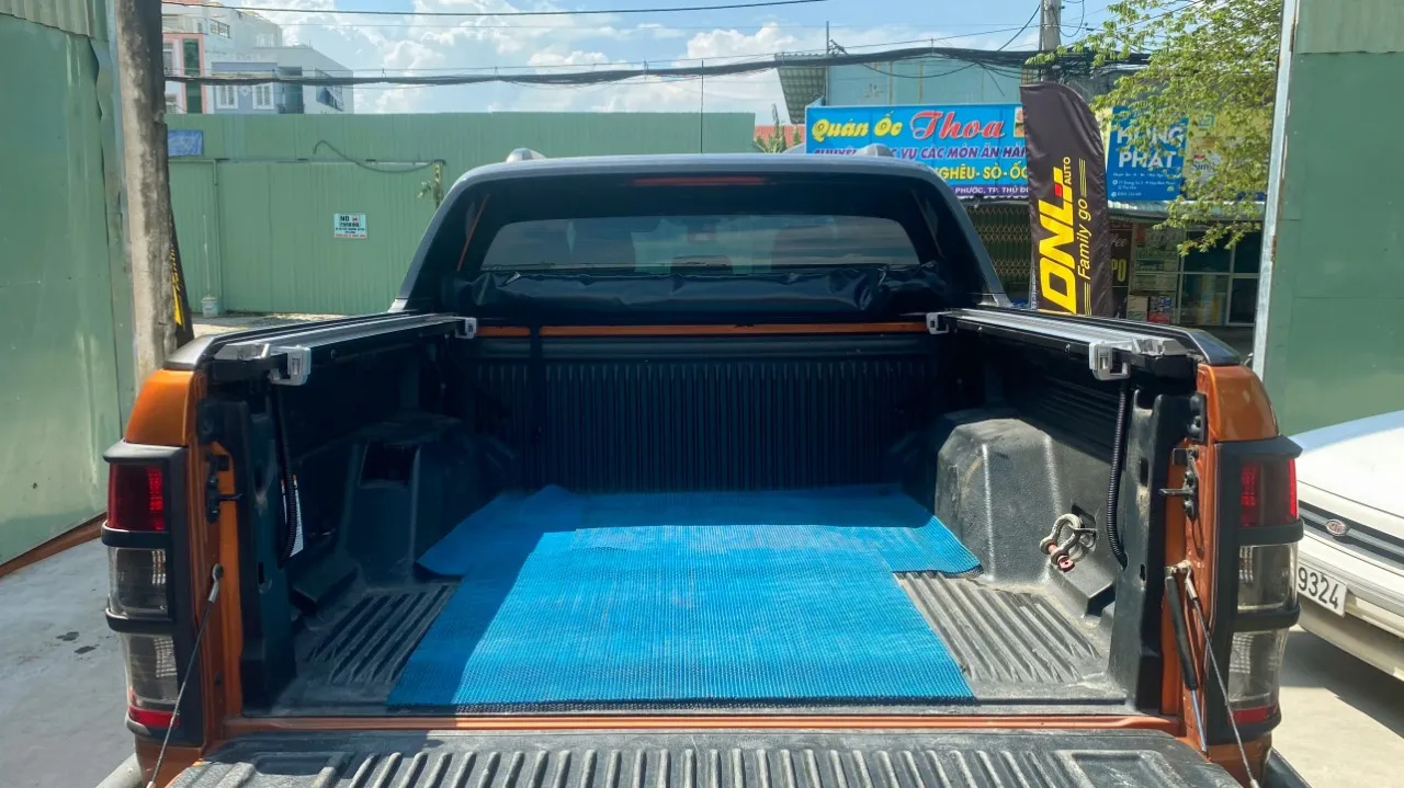 Cơ chế cuộn gọn nắp thùng mềm Bestwyll khi cần chở hàng hóa cồng kềnh