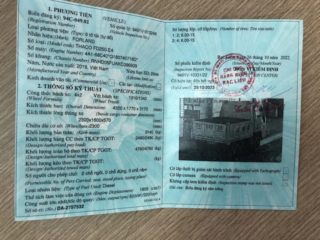 Toàn cảnh xe đỗ tại showroom