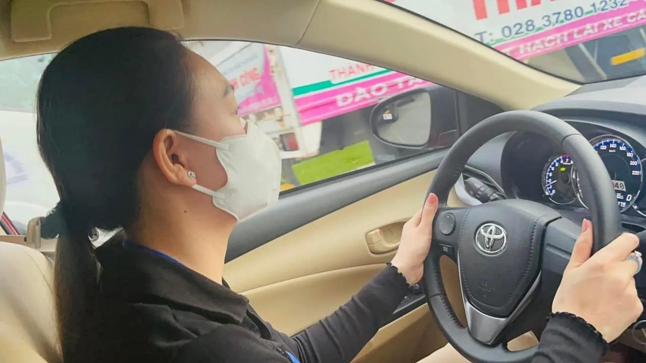 Khoá học lái xe ô tô B1-B2 15