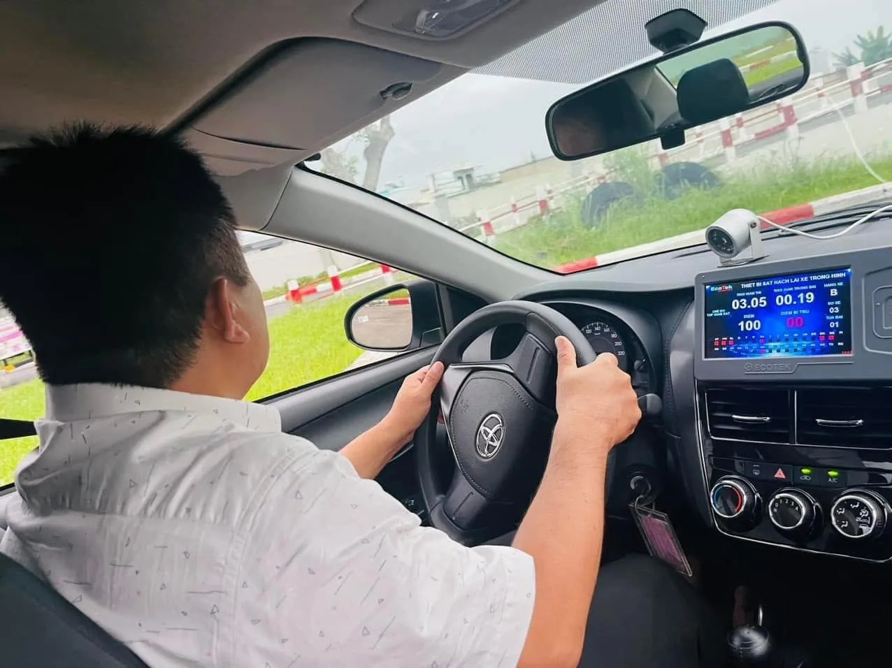 Khoá học lái xe ô tô B1-B2 16