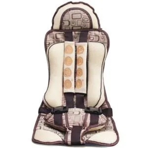 Ghế ngồi cho bé trên xe ô tô nâu, mặt sau có lót nệm êm ái