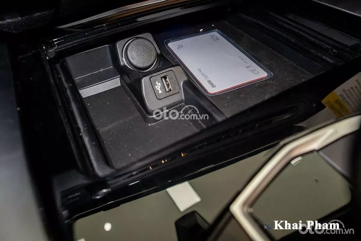 sáº¡c khÃ´ng dÃ¢y xe BMW Z4 sDrive30i 2021.