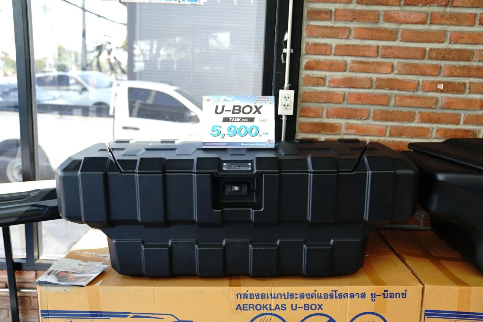 Chi tiết khóa chắc chắn của hộp đựng đồ xe bán tải