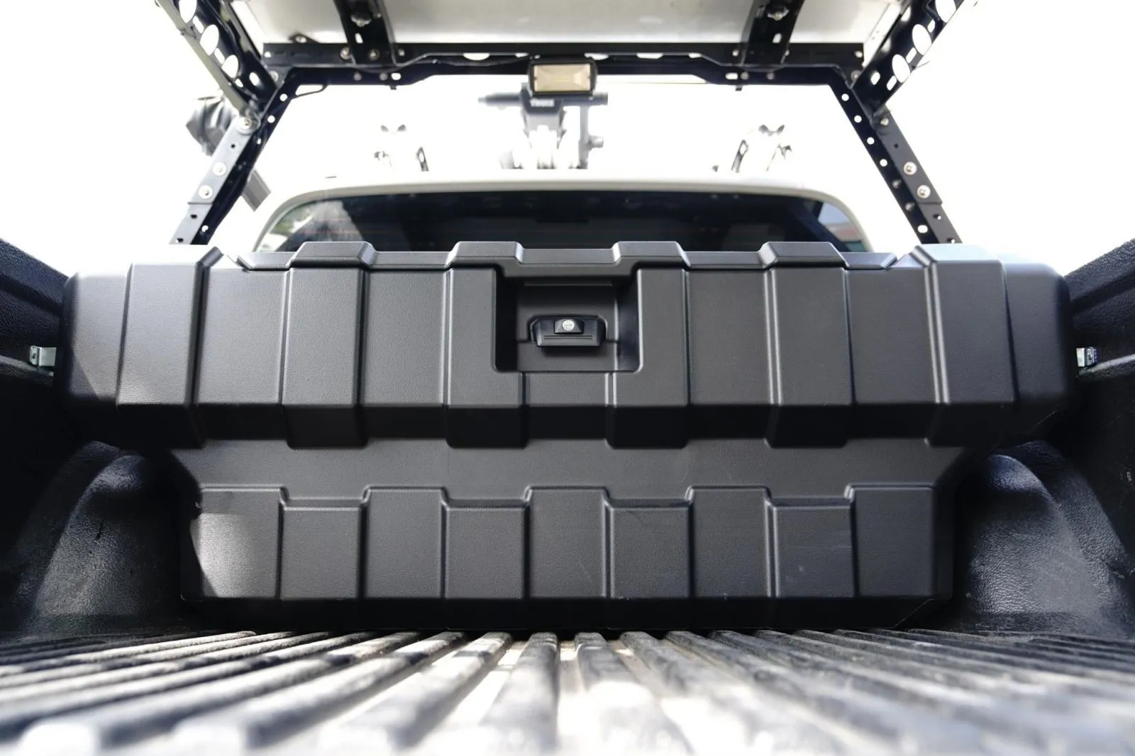 Hộp đựng đồ xe bán tải Aeroklas Ubox màu đen