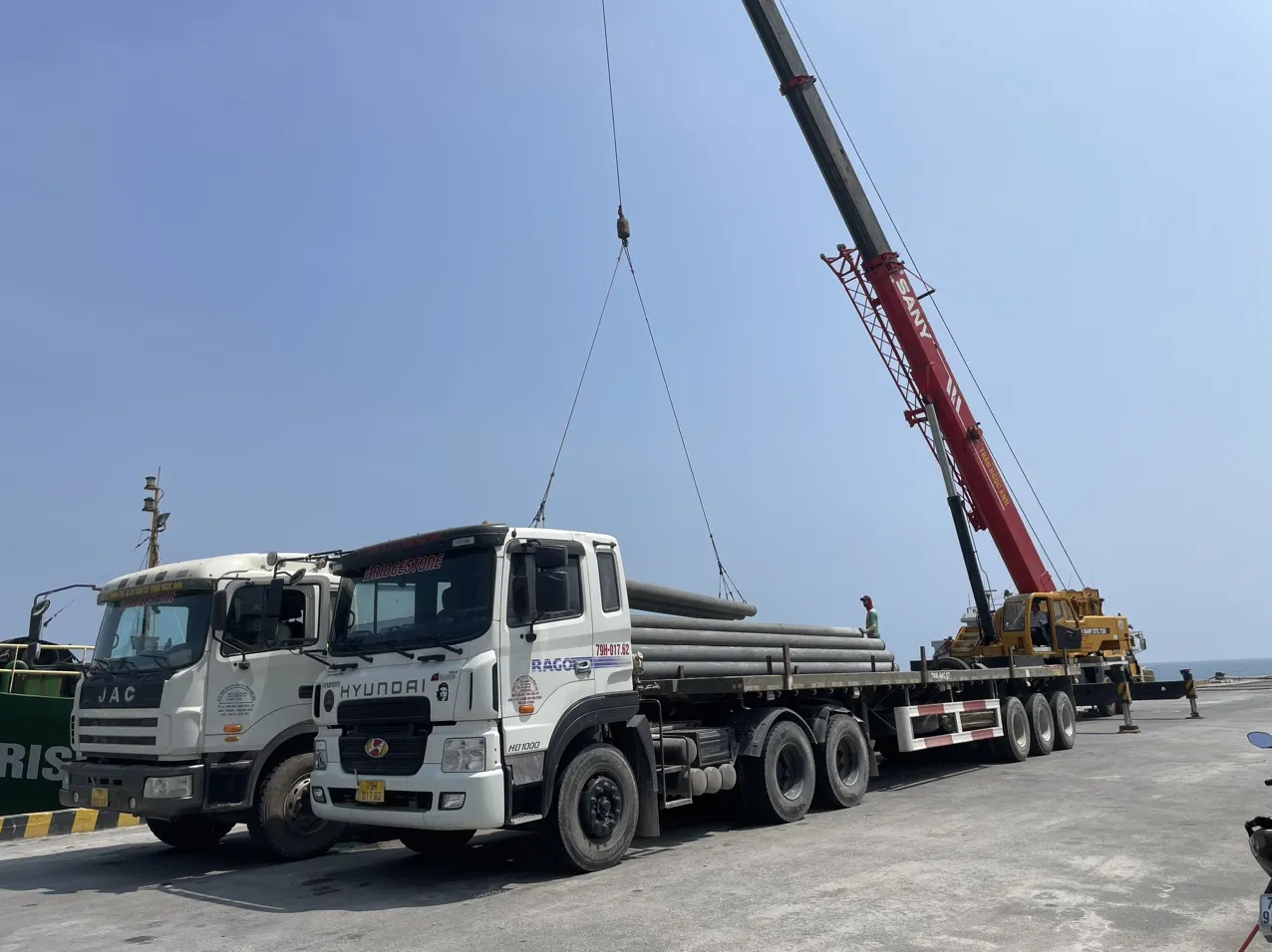 Bãi xe đầu kéo của đơn vị vận tải chuyên nghiệp tại Nha Trang, Khánh Hòa