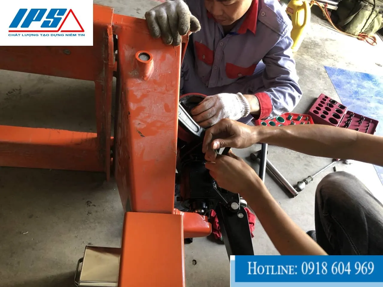 Hình ảnh sửa chữa xe nâng tay tại Hà Nội