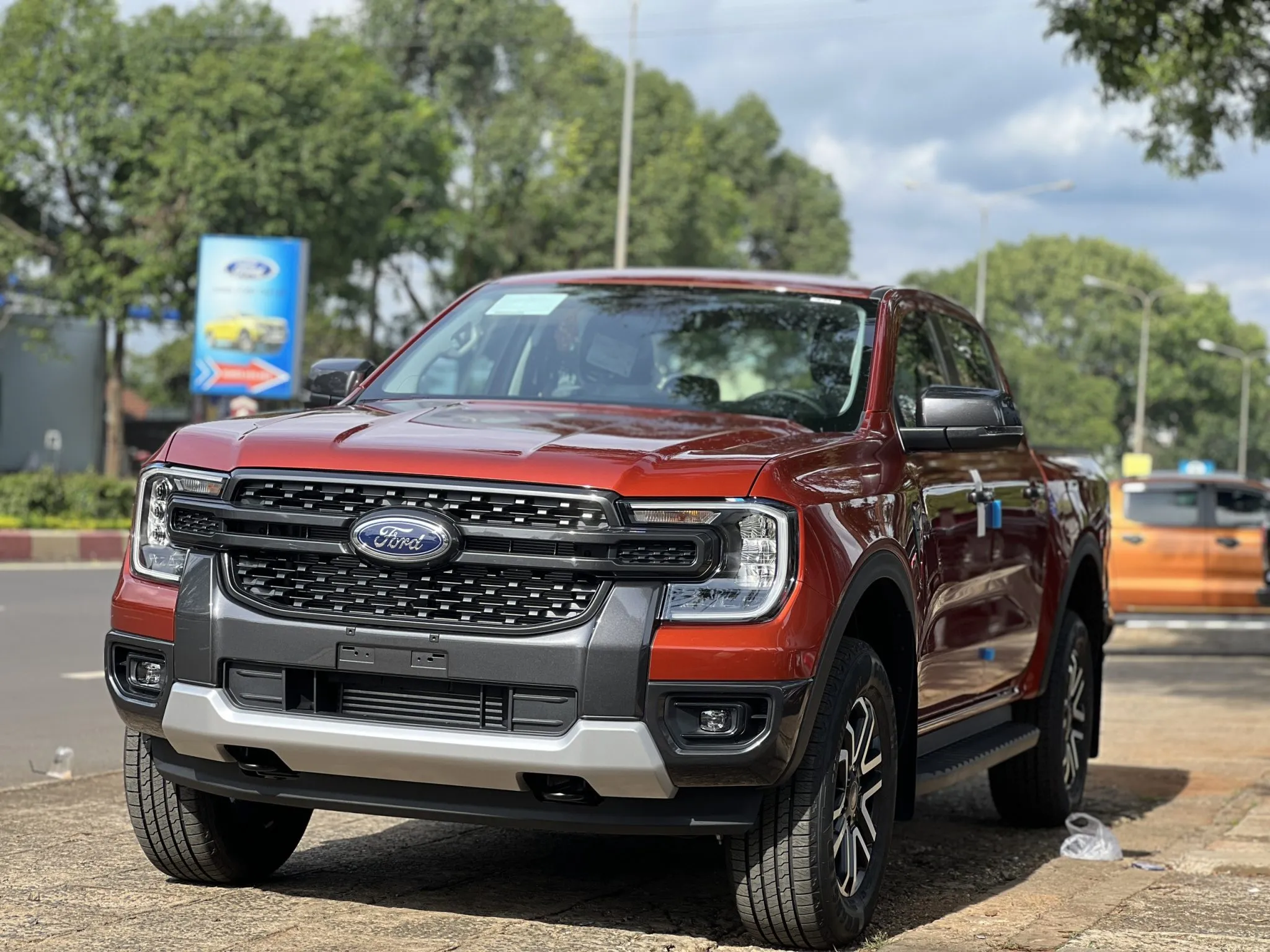 Ford Ranger Wildtrak là dòng xe bán tải ford ranger cao cấp, nổi bật với thiết kế thể thao và công nghệ