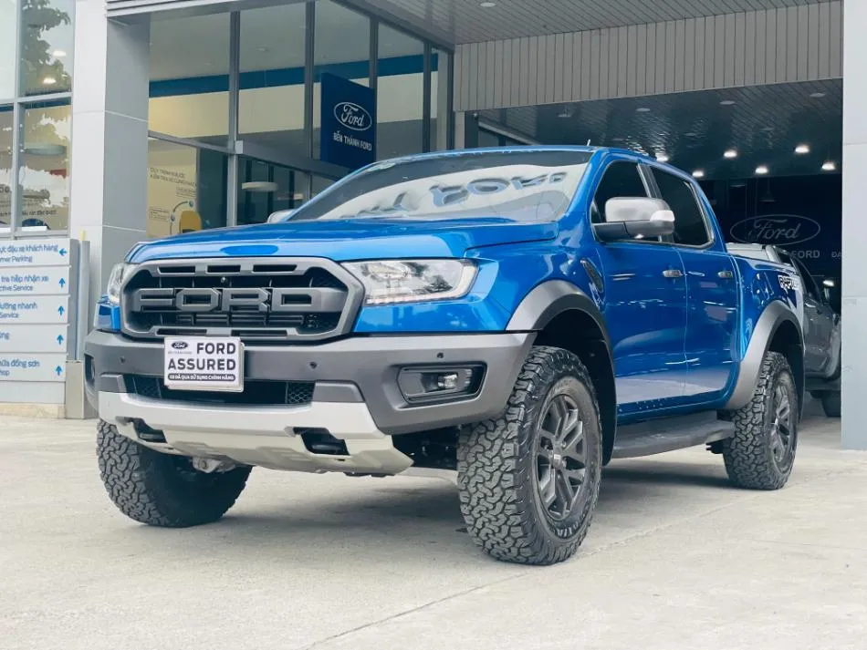 Góc nhìn từ phía sau của chiếc Ford Ranger Raptor 4×4 AT 2019