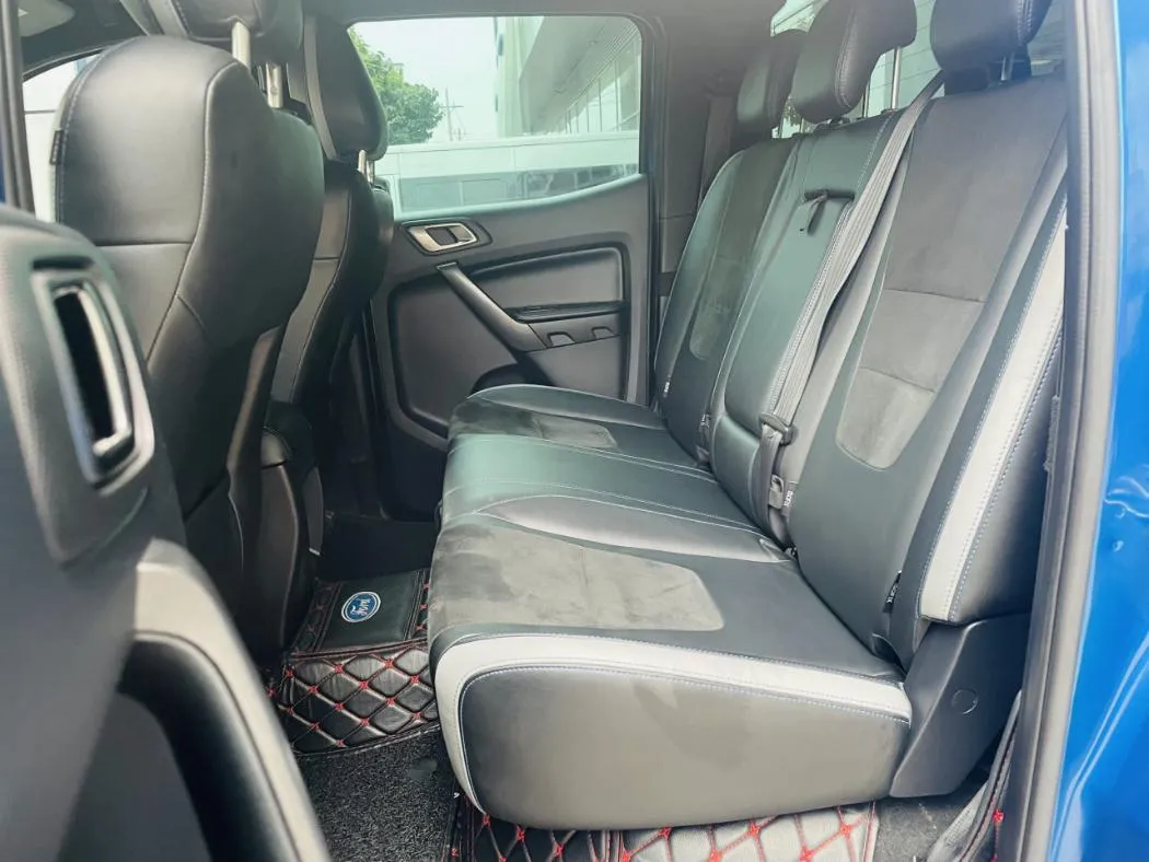 Hình ảnh chụp từ bên hông chiếc Ford Ranger Raptor cũ