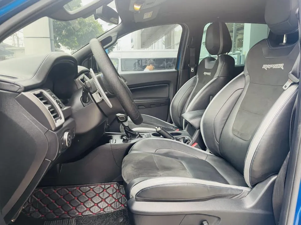 Góc nhìn chi tiết từ phía trước Ford Ranger Raptor 2019