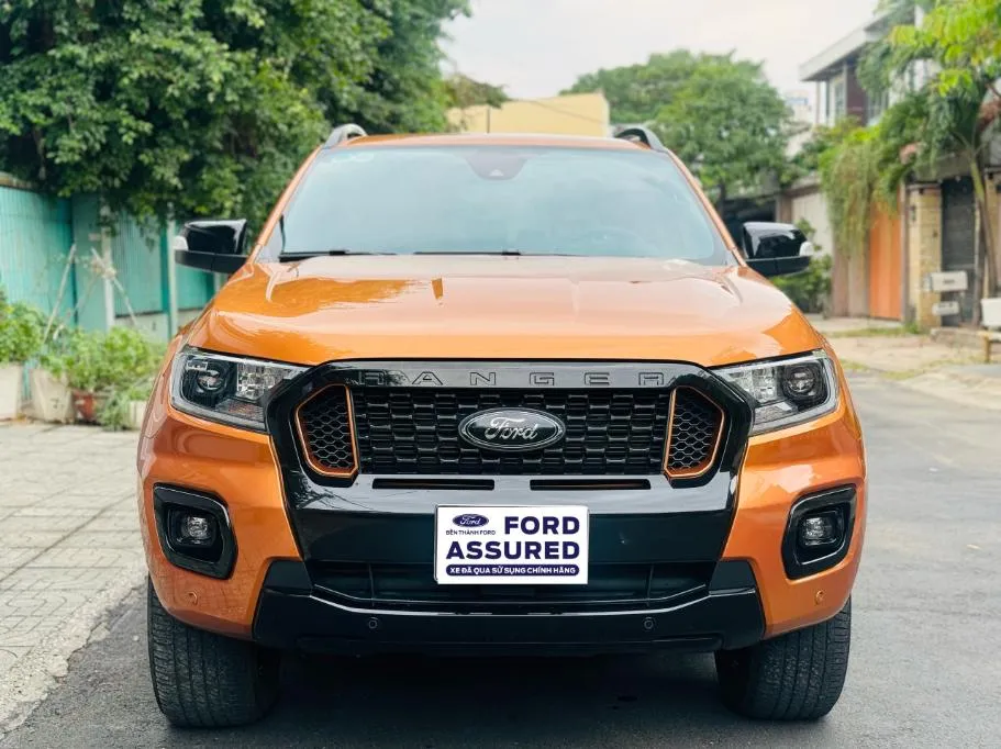 Góc nhìn bên ngoài Ford Ranger WT 2.0L 2021 màu Cam nhập Thái