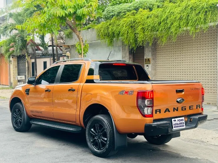 Vị trí ghế lái và cần số của Wildtrak 2021