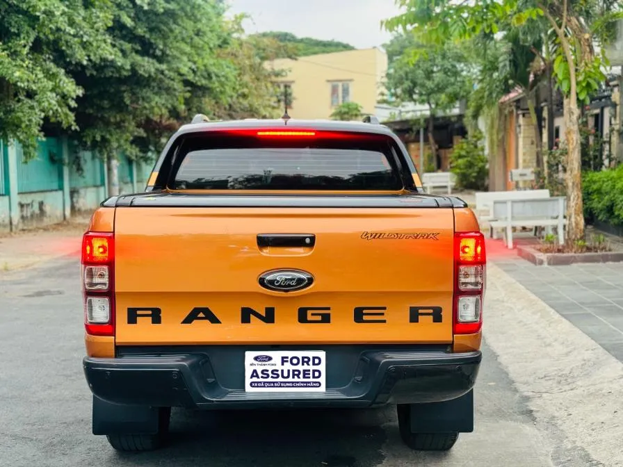 Khoang động cơ Wildtrak 2.0L Bi-Turbo