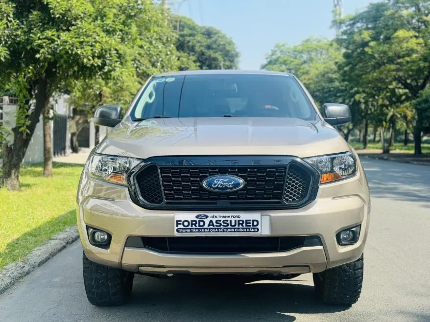 Chi tiết đầu xe Ford Ranger XLS AT 2020 màu Ghi vàng