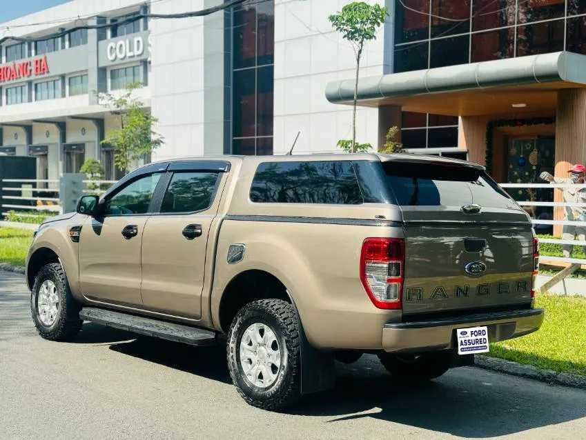 Chi tiết đèn pha và lưới tản nhiệt Ranger XLS