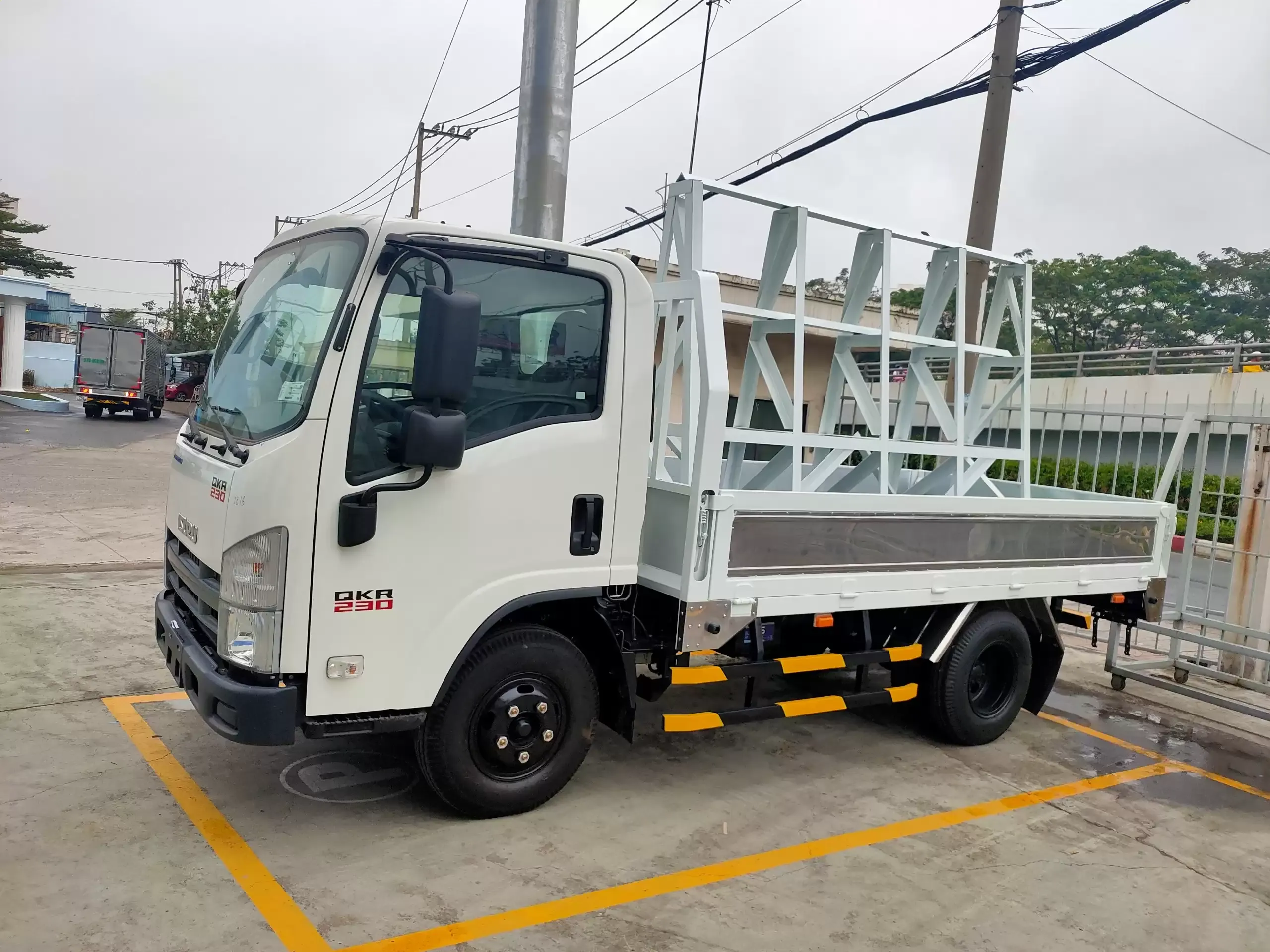 Thùng lửng có giá đỡ chuyên vận chuyển kính cường lực