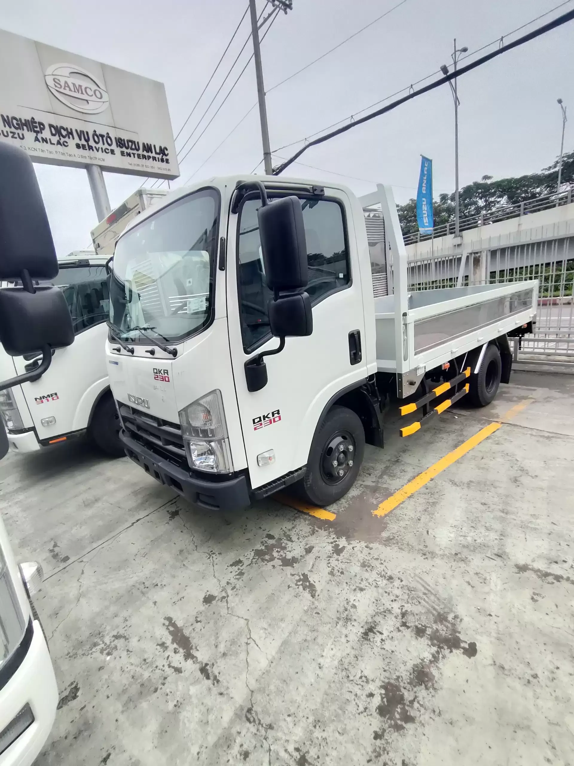 Phiên bản Isuzu thùng lửng chở hàng nặng