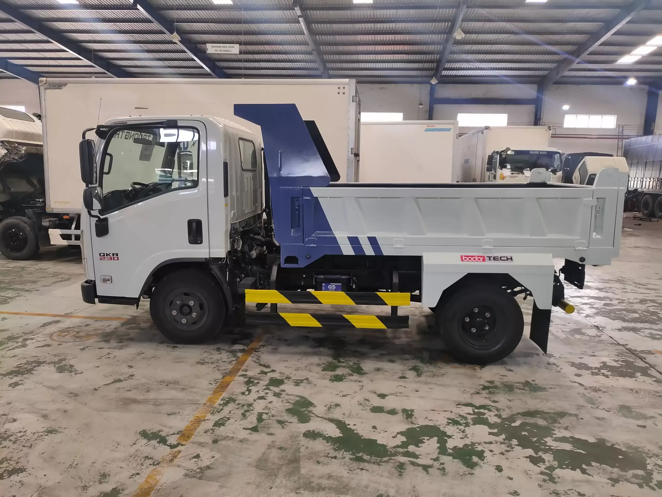 Xe tải Isuzu 1.5 tấn phiên bản thùng ben tự đổ chuyên dụng