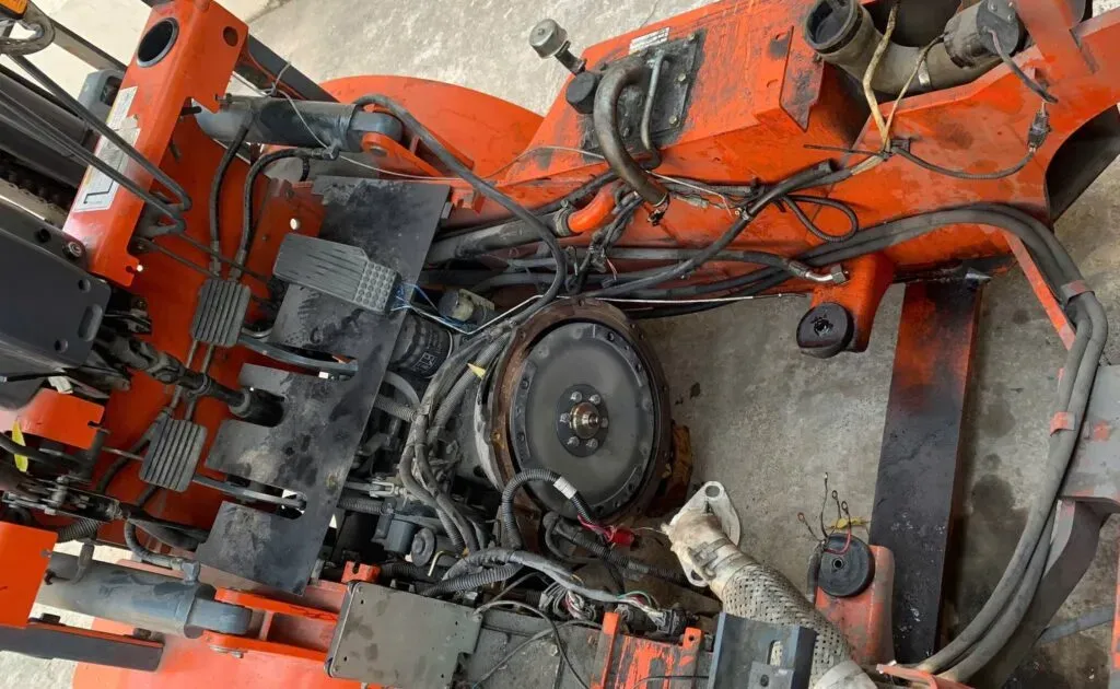 Hình ảnh đại tu toàn bộ thân xe và khung nâng