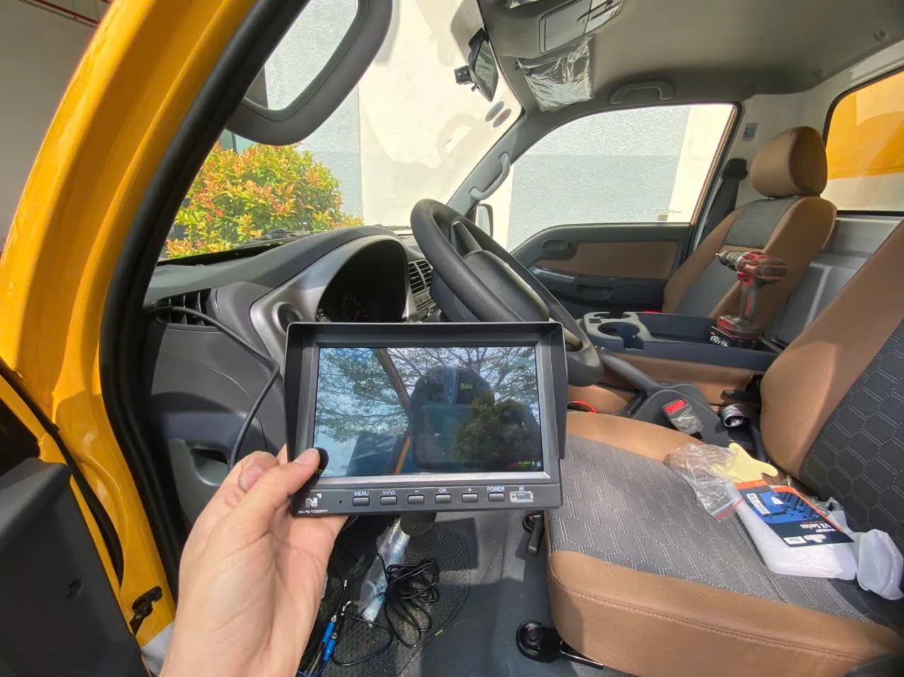 Màn hình camera lùi cho xe tải
