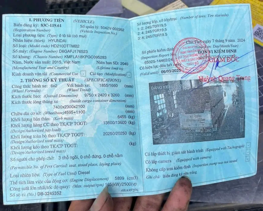 Chi tiết cabin và nội thất xe tải Hyundai 210 đời 2015 ba chân rút