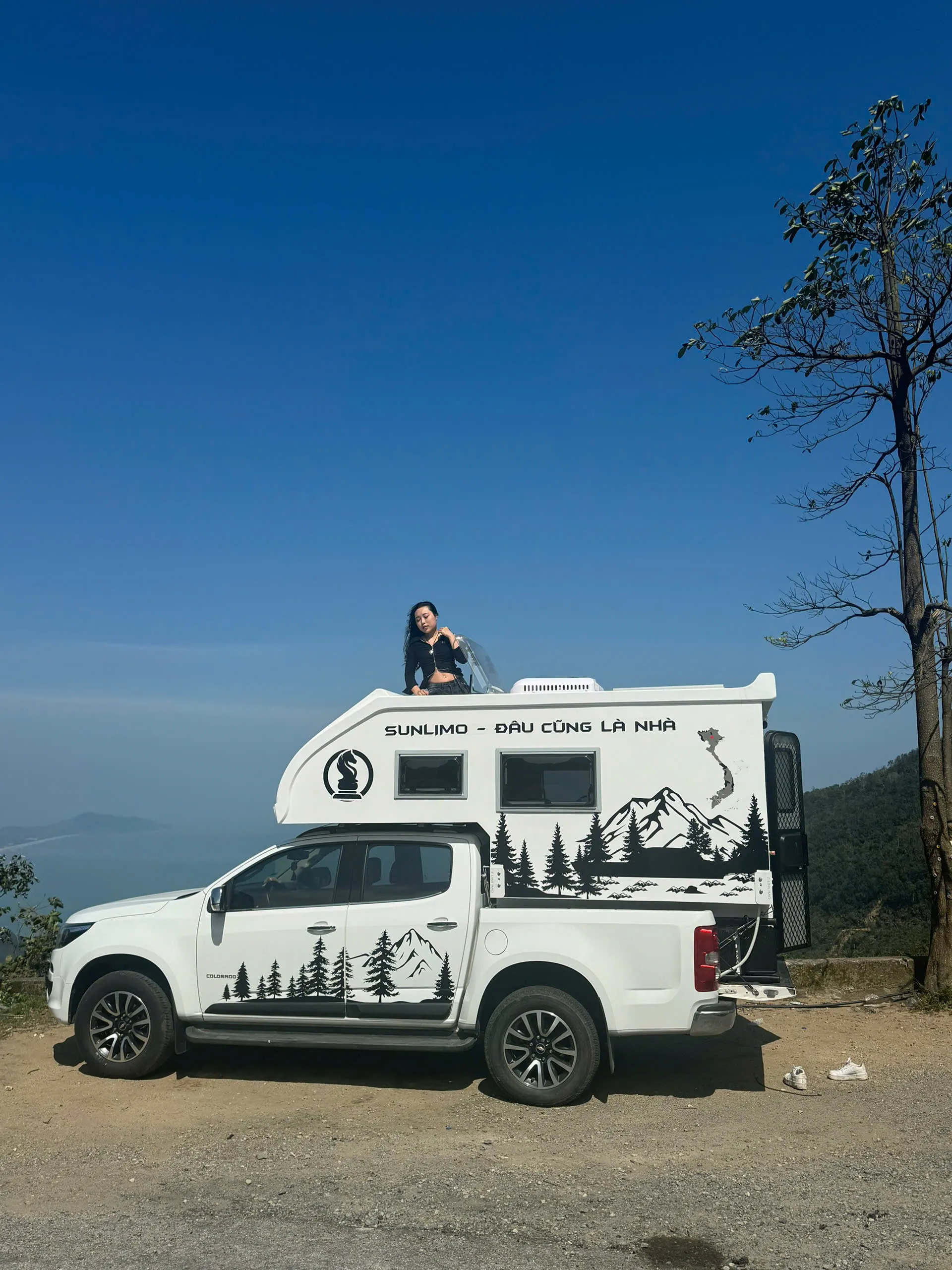 Xe bán tải được độ thành Mobihome với cabin mở rộng tiện nghi