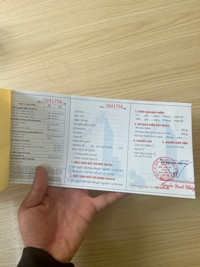 Thẻ bảo hiểm trách nhiệm dân sự xe cơ giới thể hiện thông tin cơ bản của hợp đồng.