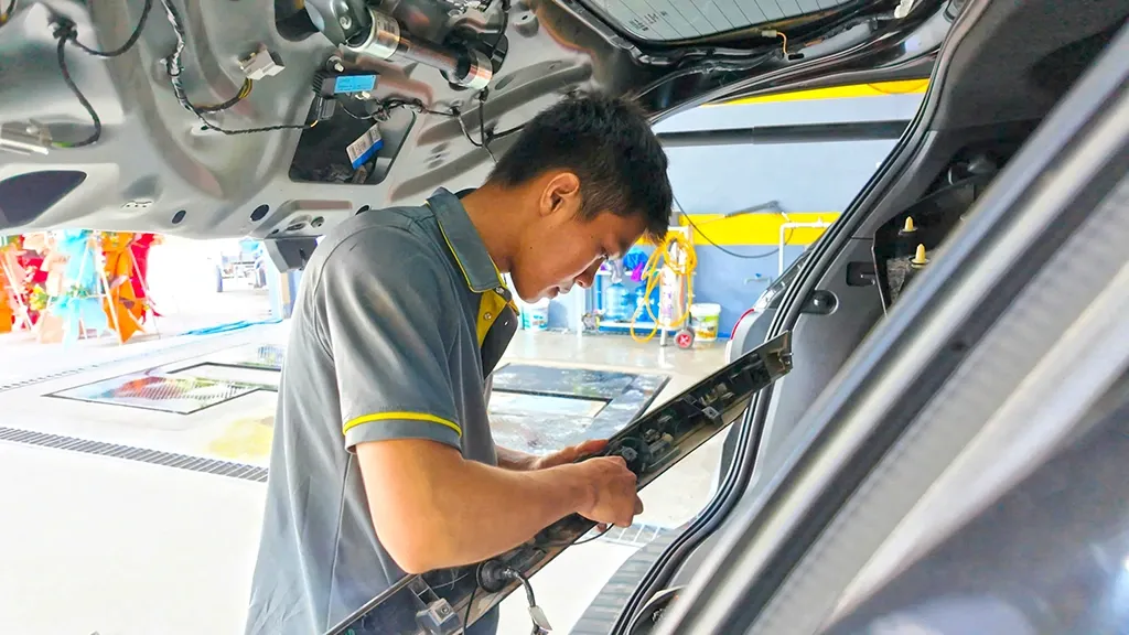 Hình ảnh làm cách âm chống ồn ô tô tại xưởng