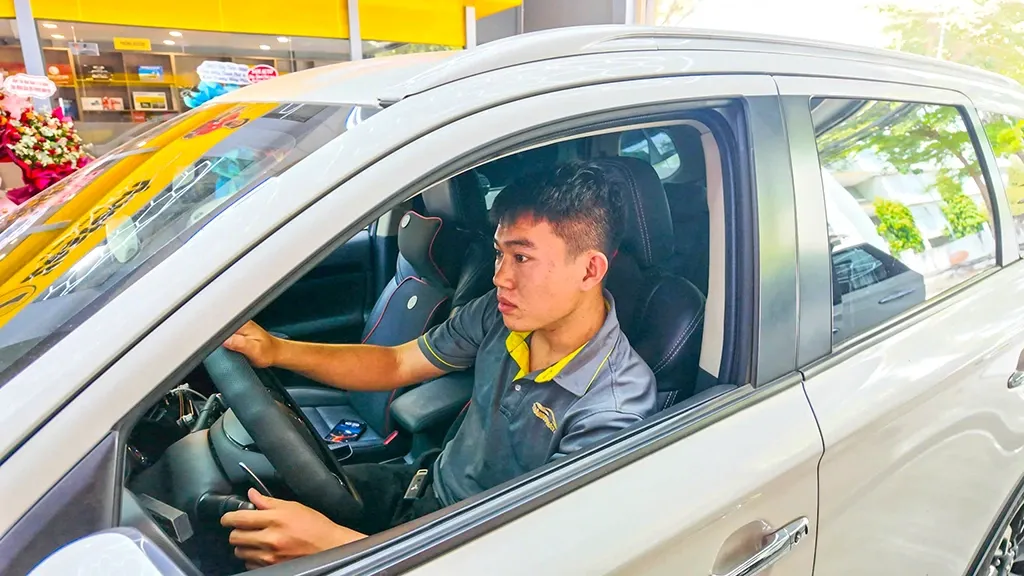 Thi công cách âm chống ồn sàn xe chuyên nghiệp