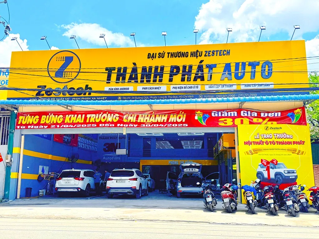 Hình ảnh đội ngũ nhân viên Thành Phát Auto chuyên nghiệp