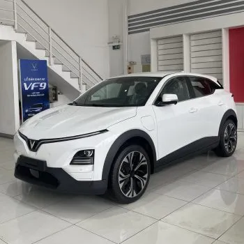 Vinfast VF6 với màu trắng và xám