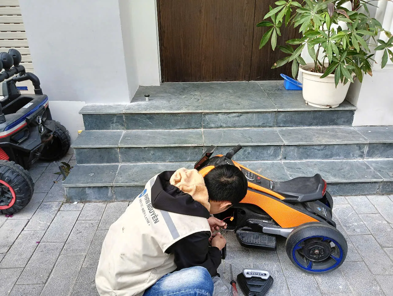 sửa xe mô tô điện trẻ em