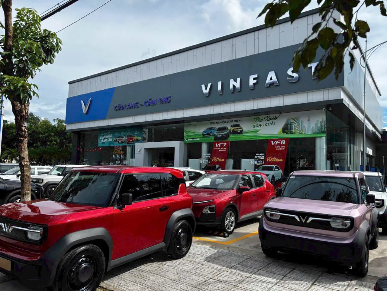 Không gian trưng bày xe tại đại lý VinFast Cửu Long Cần Thơ
