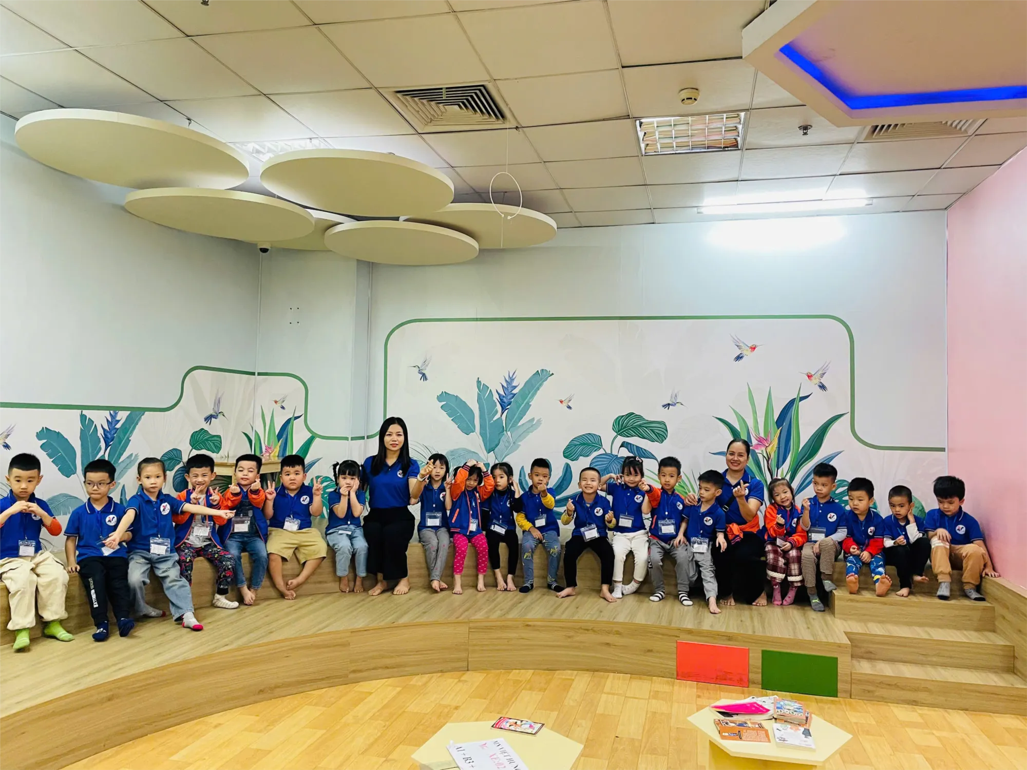 Các bạn nhỏ lớp MGL A3 tham gia hoạt động tham quan dã ngoại VinKE Times City