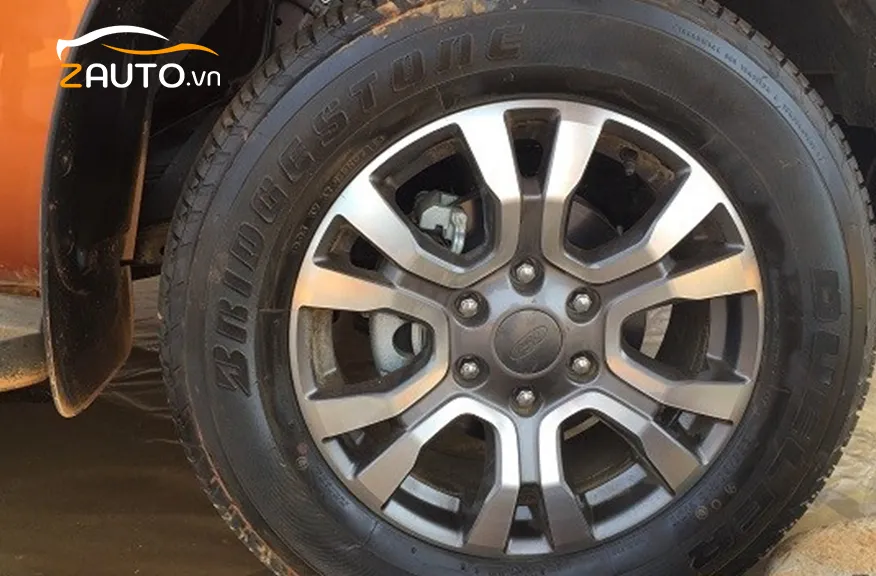 Lốp xe bán tải bơm bao nhiêu kg hơi theo tải trọng thực tế