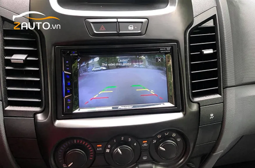 Xe bán tải cần trang bị thêm camera lùi để tăng an toàn và giảm chi phí sửa chữa